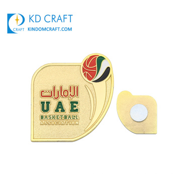 Insignia de encargo de dubai de los emiratos árabes unidos del baloncesto del deporte del chapado en oro del esmalte del metal del diseño único con la parte posterior magnética